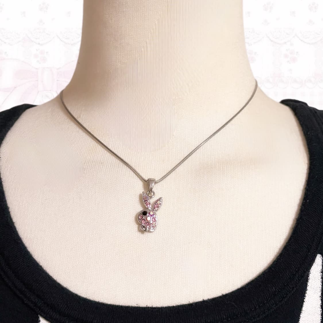 Play Boy 플레이보이 핀터깔 핑크 큐빅 디테일 토끼 포인트 목걸이 상품이미지1