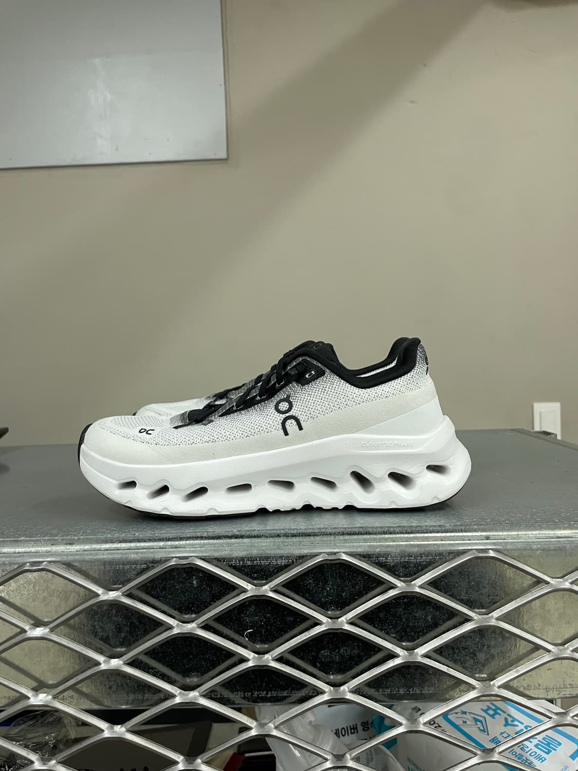 온러닝 클라우드틸트 블랙 아이보리 230 (gr-3987) 상품이미지1