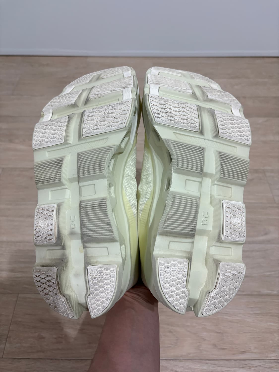 온 러닝 X 파프 / 클라우드몬스터 2 시들링 화이트 / 265 상품이미지7