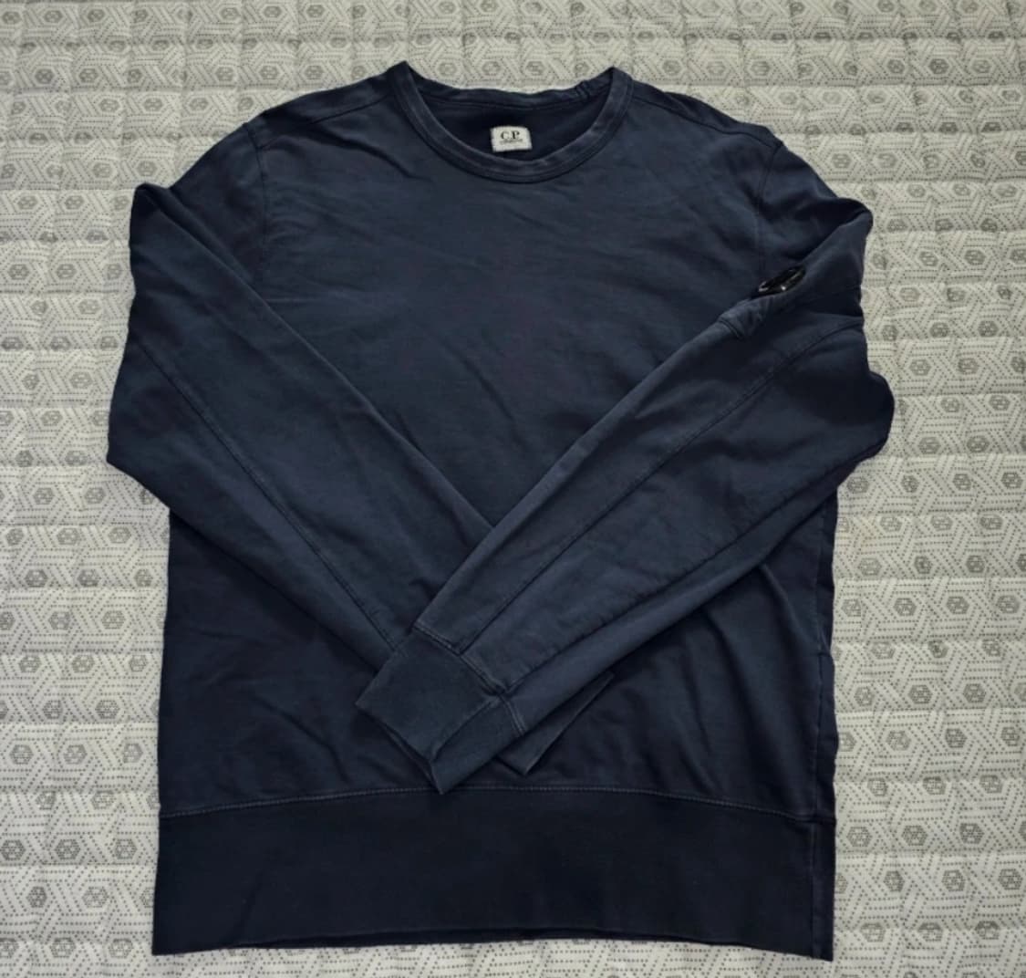 씨피컴퍼니 CP컴퍼니 네이비 맨투맨 L 상품이미지1