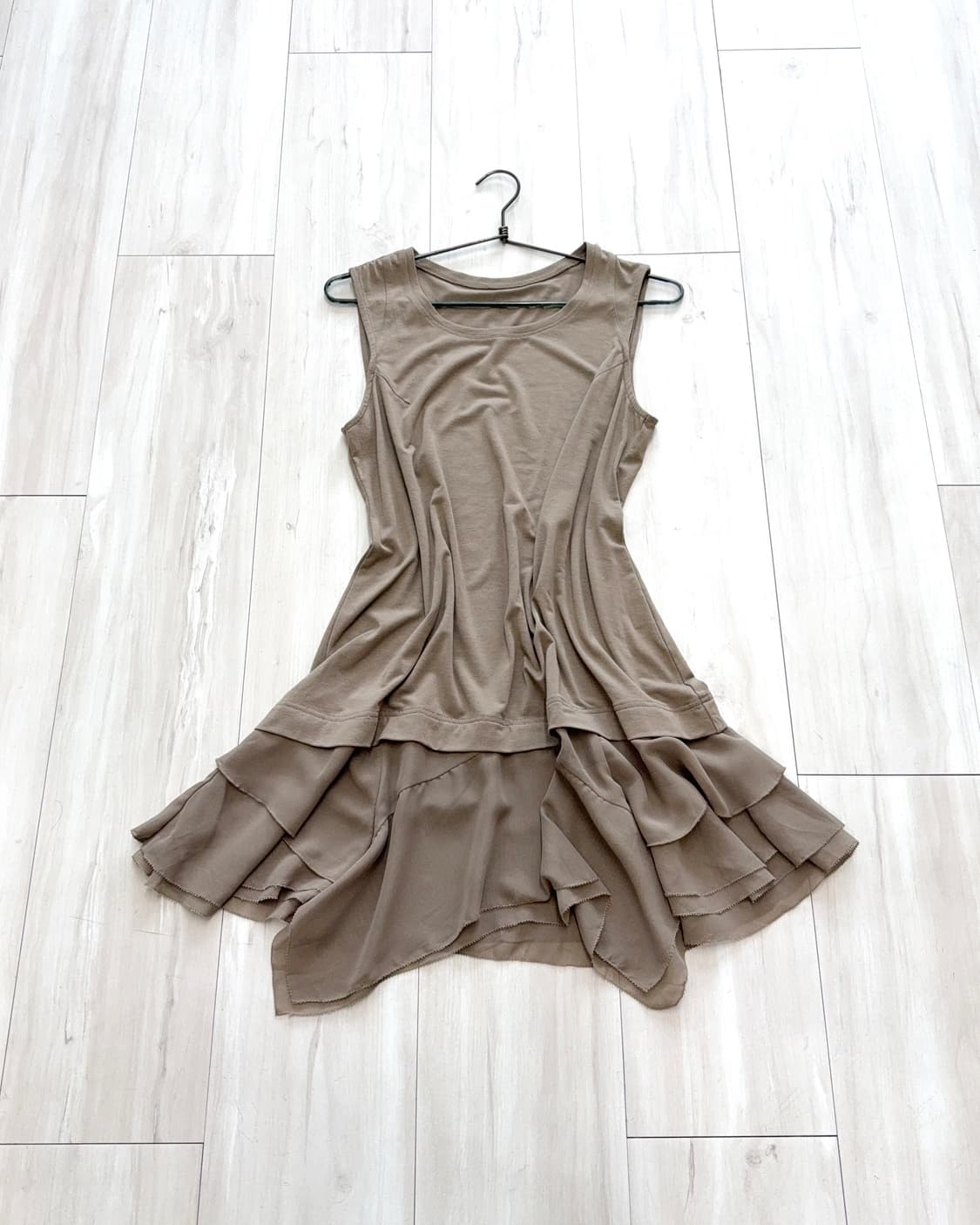 Taupe Beige Sleeveless dress 상품이미지1