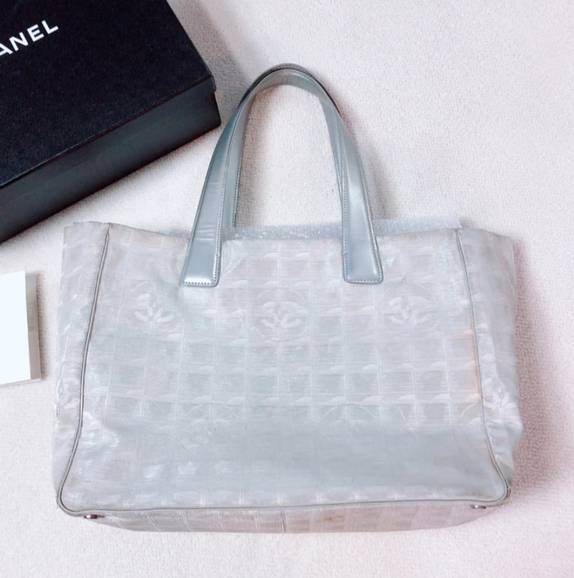 샤넬 뉴 트래블 실버 토트백 상품이미지1