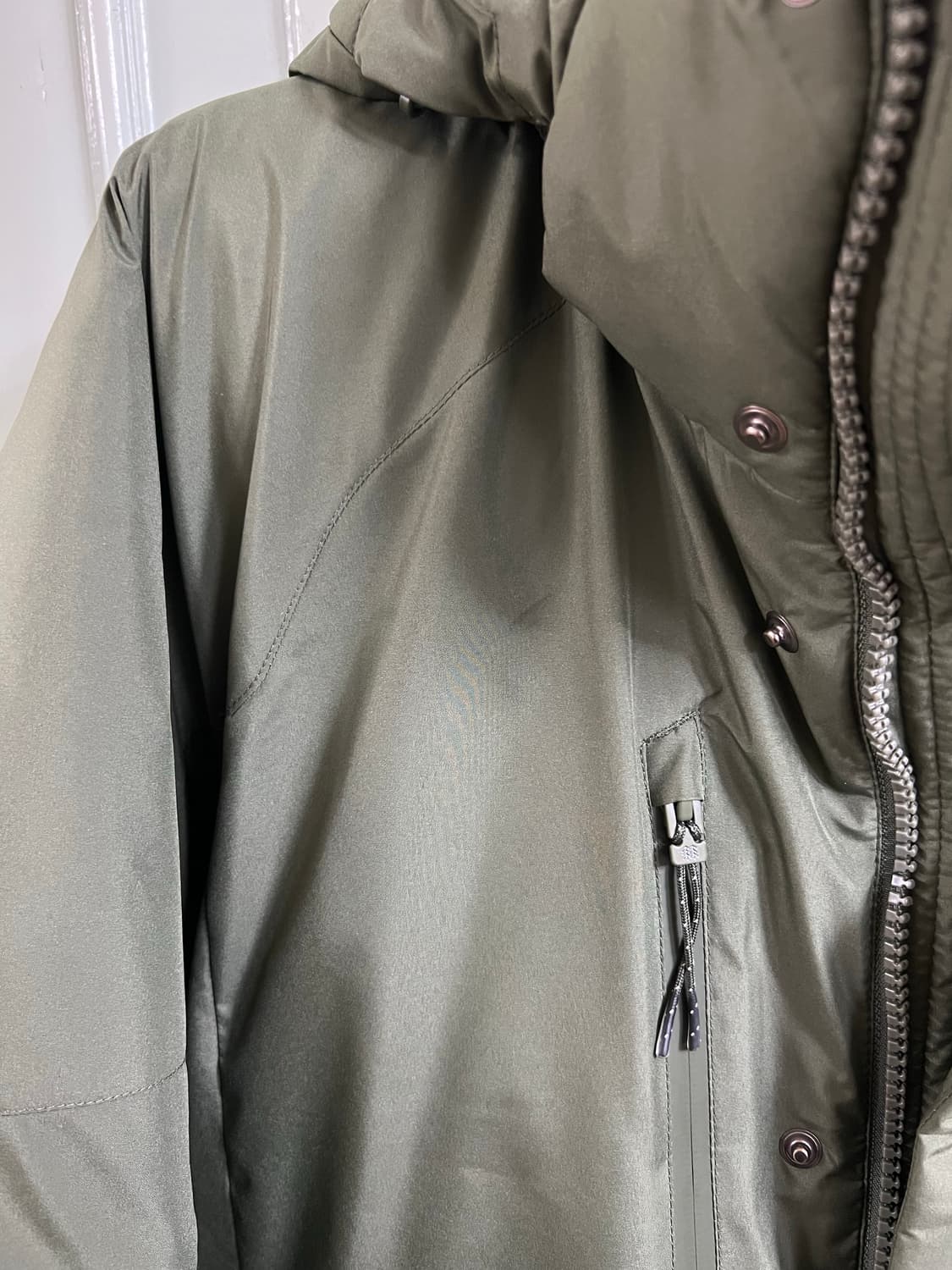 (95) 코오롱 스포츠 남성 윈드스토퍼 논퀼팅 중기장 다운 그레이시 카키 상품이미지3