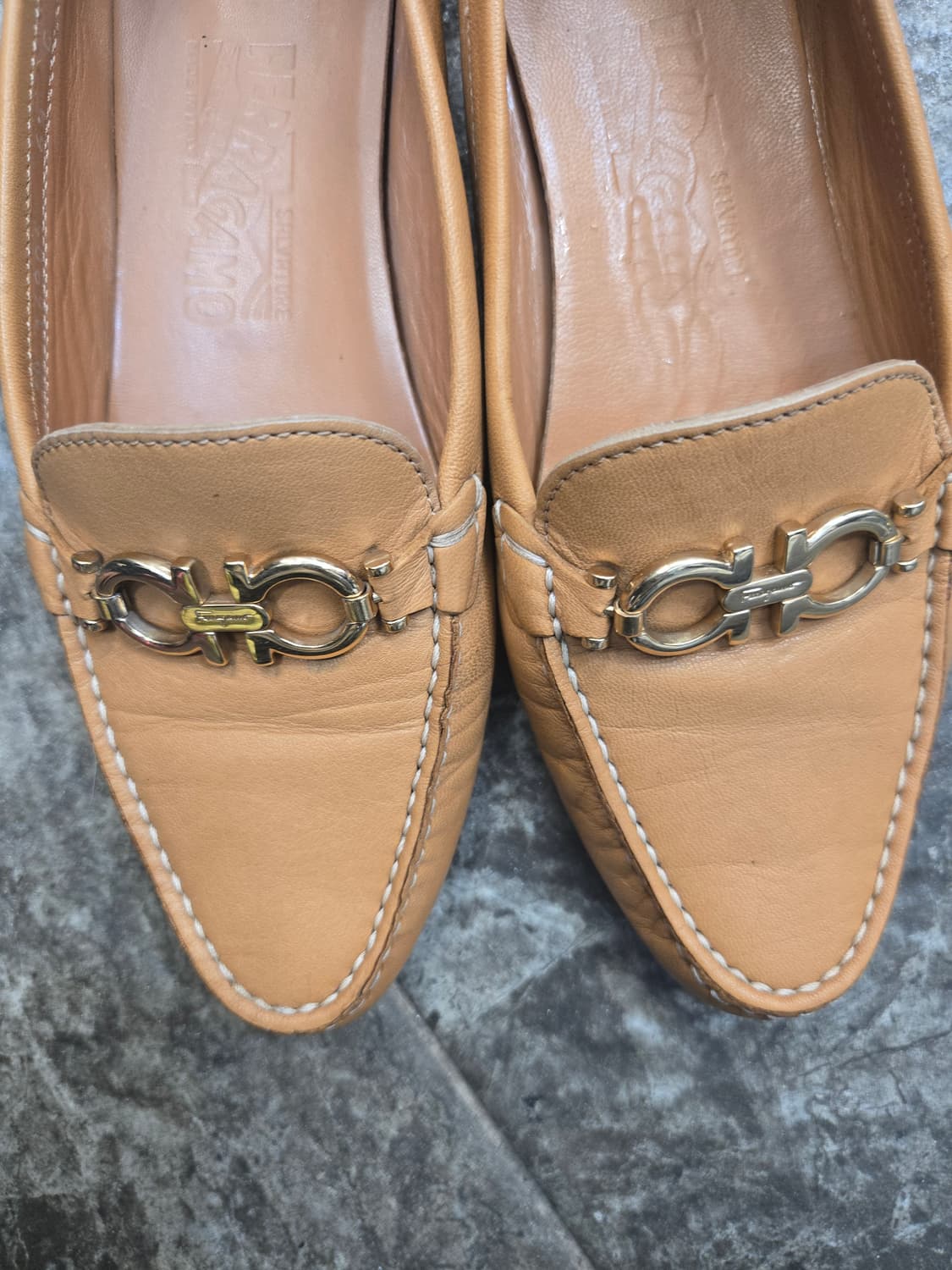 페라가모 간치니 로퍼 TAN 여성용 상품이미지2