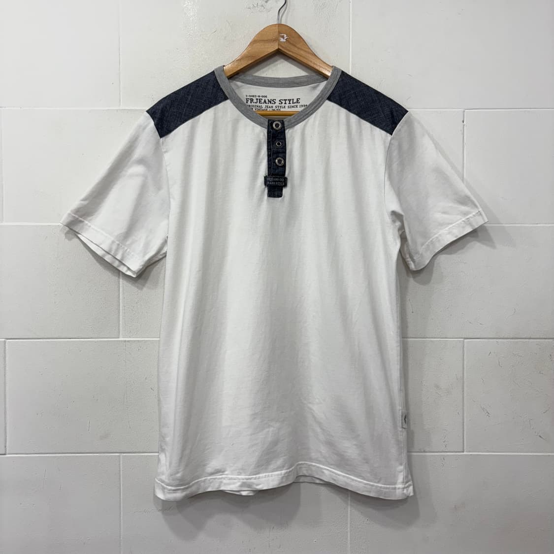 FRJeans 에프알제이 배색 헨리넥 티셔츠 상품이미지1