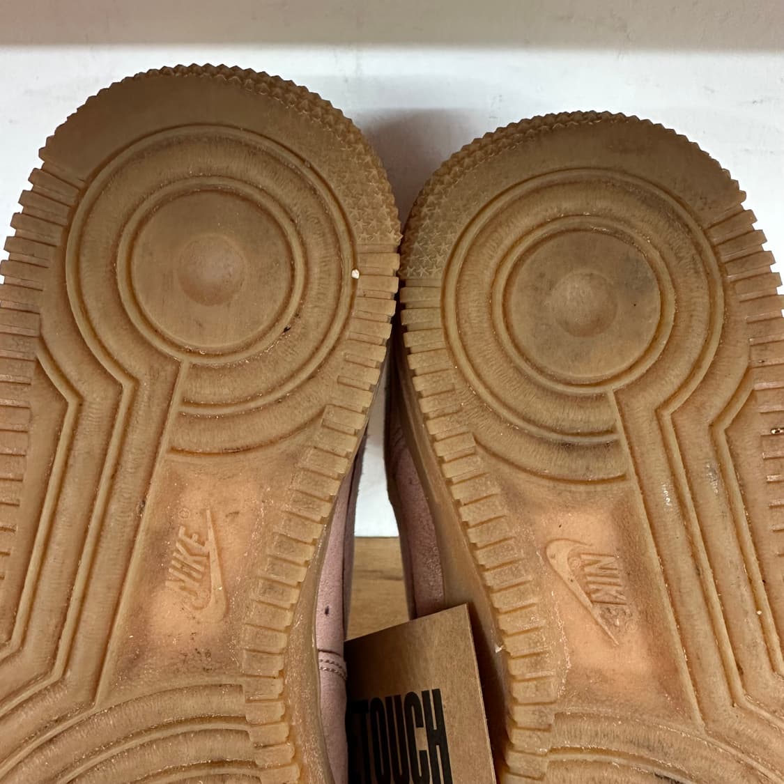 나이키 에어포스 로우 ‘핑크 스웨이드’ 상품이미지8