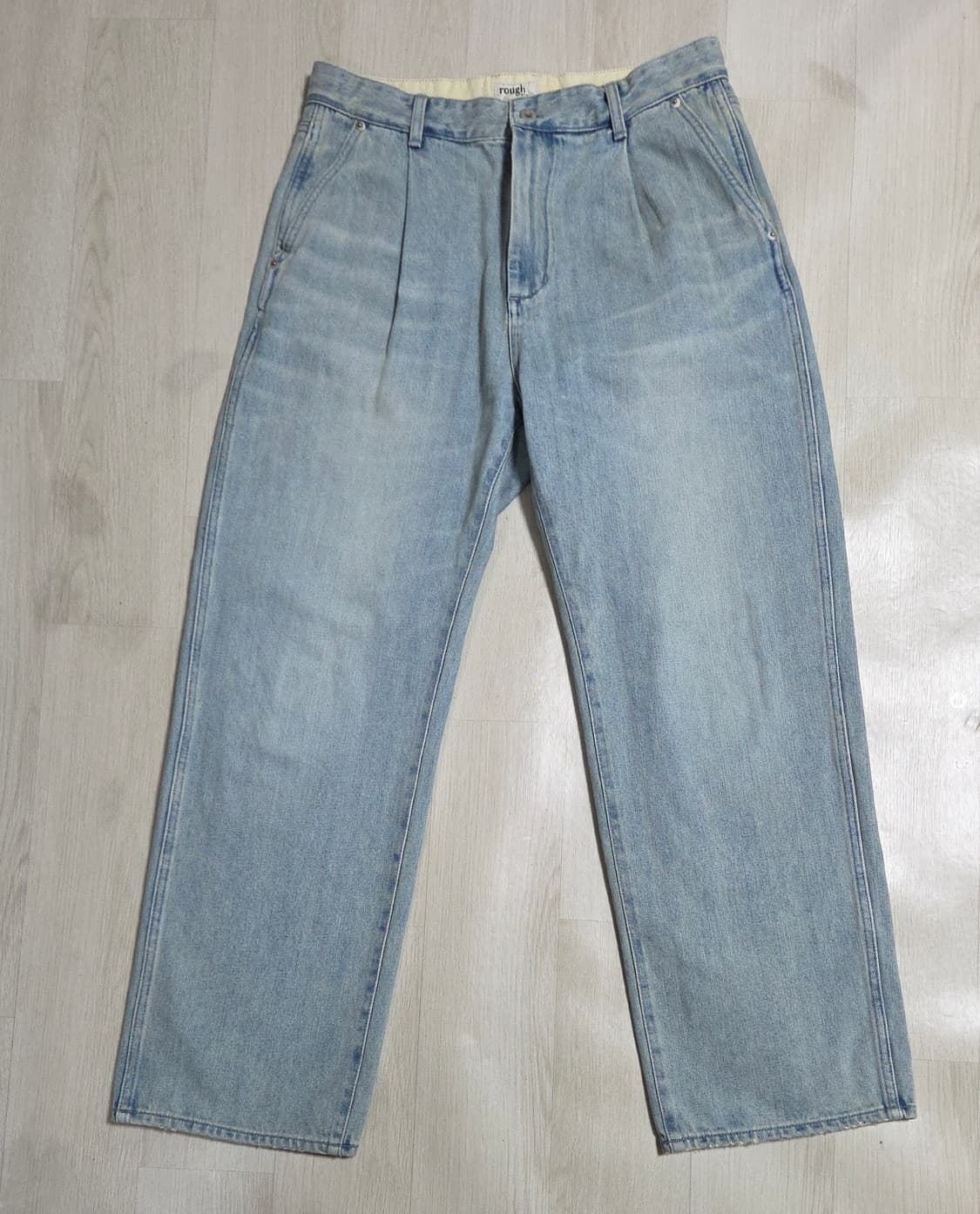 (착샷) 러프사이드 드레이프 데님 블리치 상품이미지1
