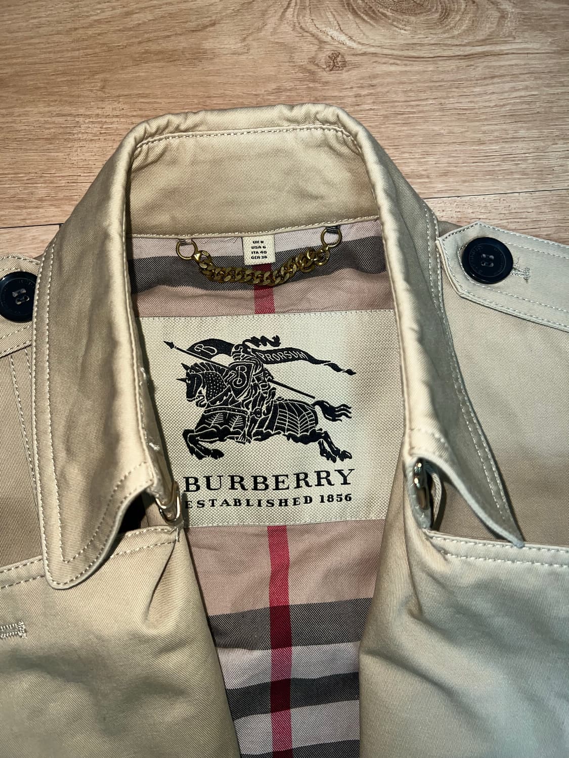 Burberry Double-Breasted Trench Coat 상품이미지3