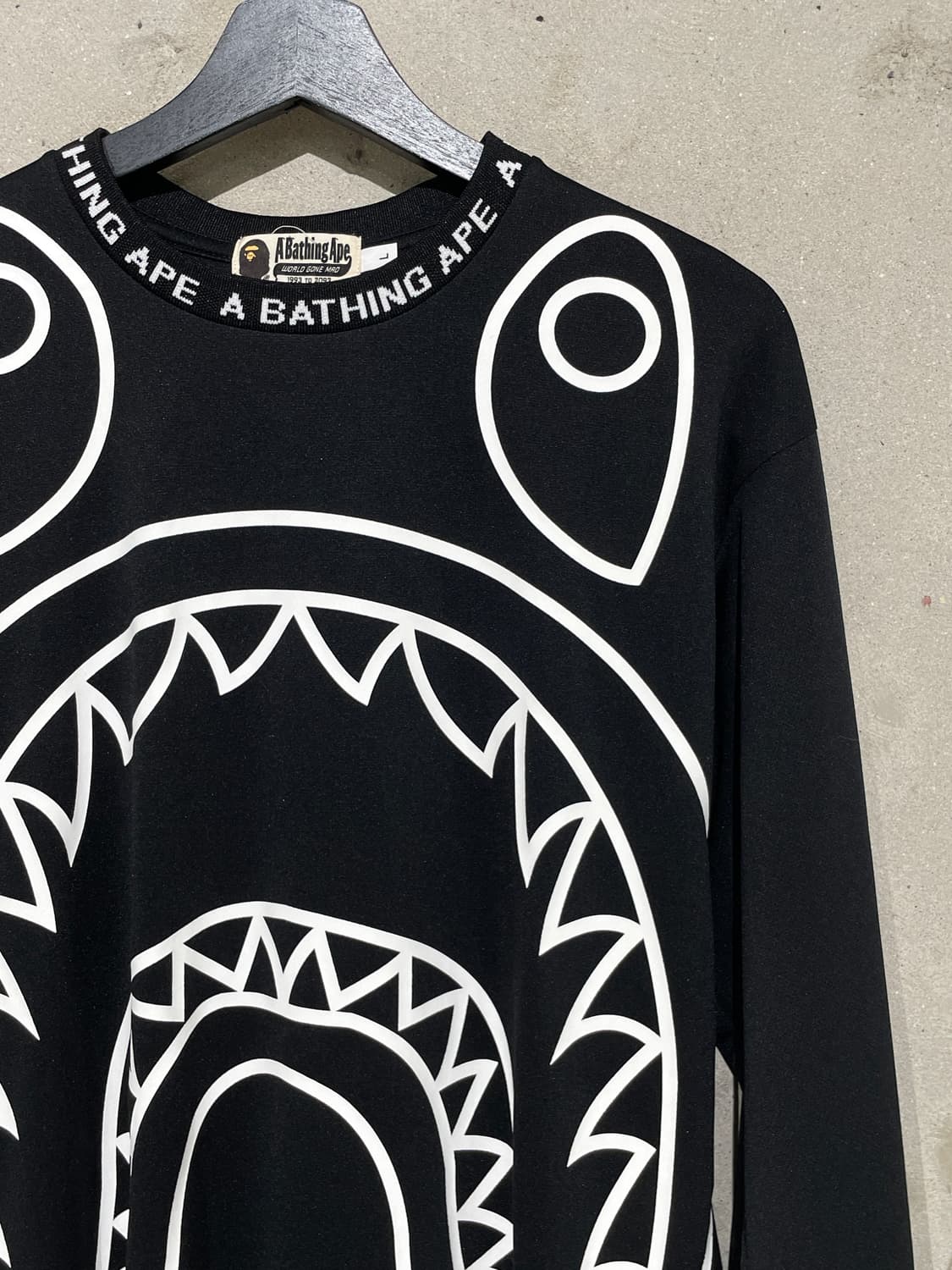 베이프 블랙 빅 샤크 롱 슬리브 상품이미지3