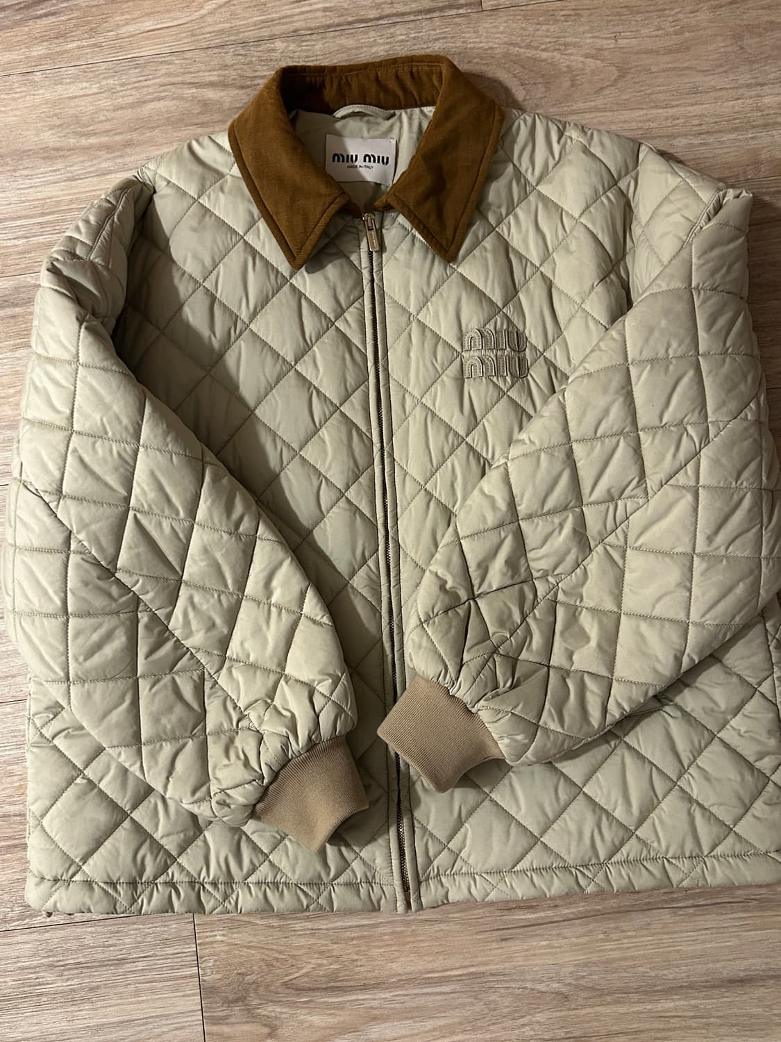 [42] 미우미우 퀄팅 자켓 상품이미지1