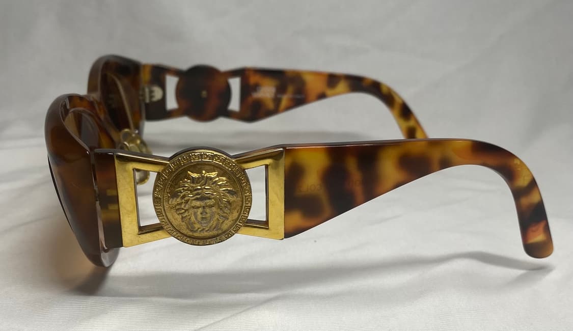 90s 빈티지 베르사체 선글라스 레오파드 호피 비기 착용 모델 상품이미지4