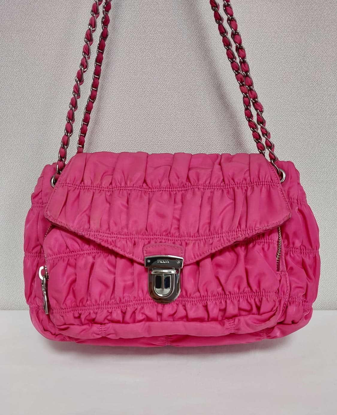 프라다 핑크 테수토 고프레 패브릭 은장 체인 숄더백 (정품) 상품이미지2