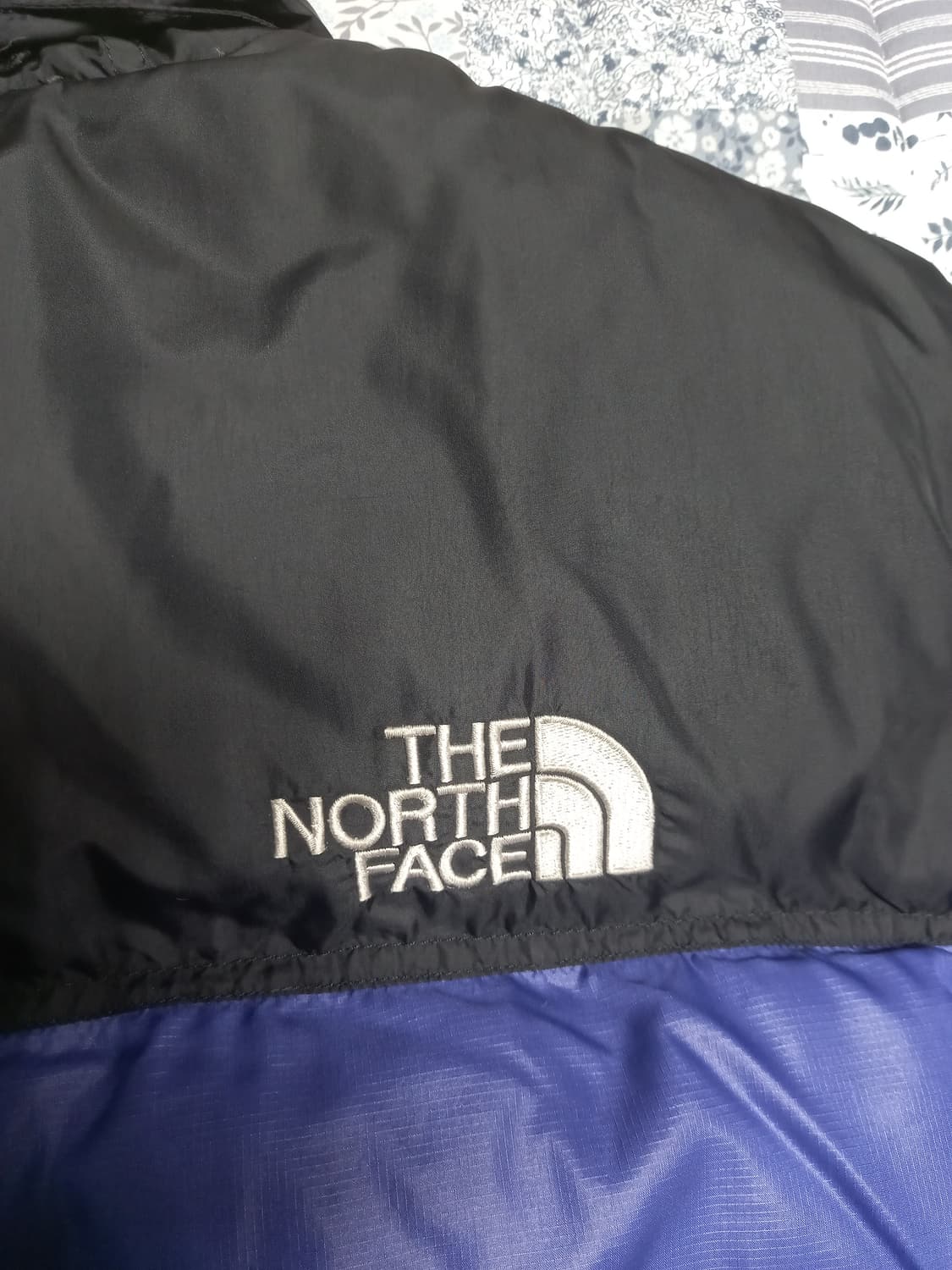 노스페이스 눕시 퍼플/블랙 700 구스패딩     95(실용95~100) 상품이미지7