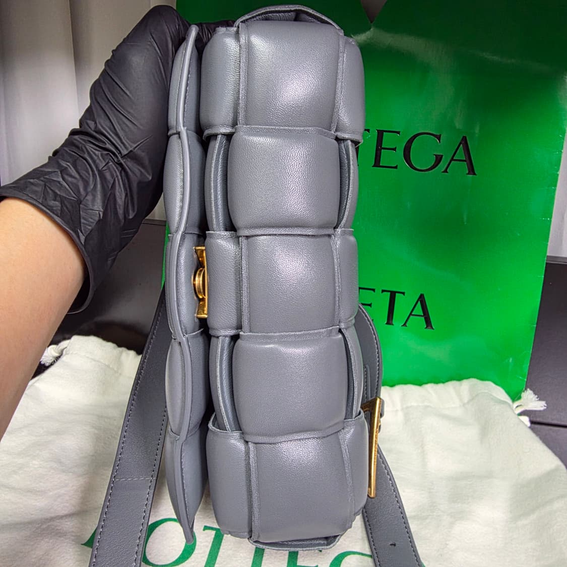 {클로젯}[Os]보테가베네타 패딩 레더 카세트백 상품이미지9