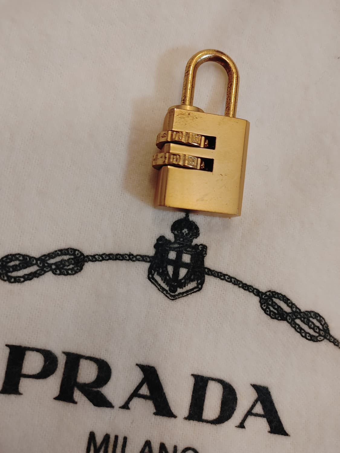 프라다 자물쇠 상품이미지2