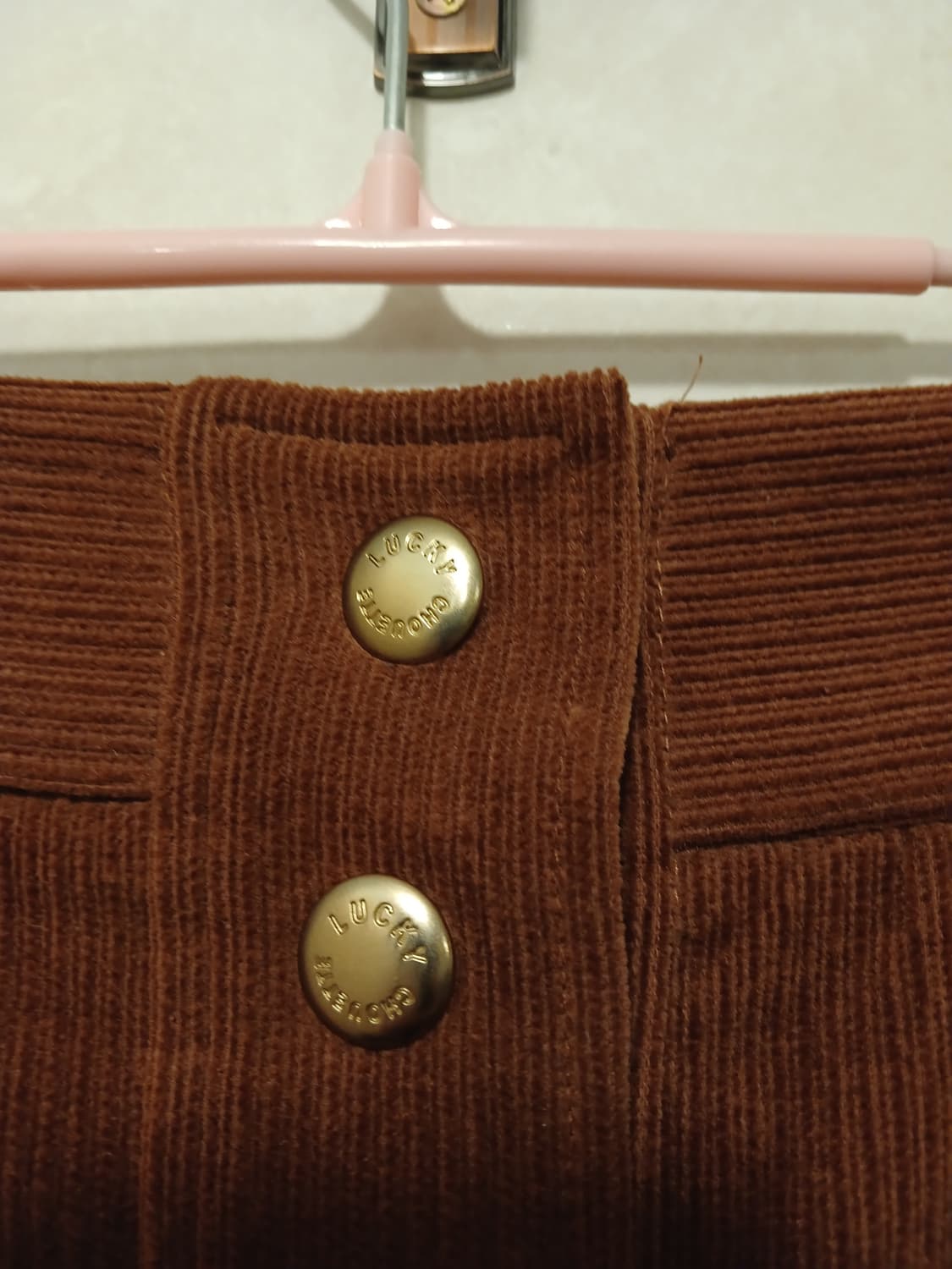 럭키슈에뜨 정품 여성 양쪽 앞트임 골덴 스커트 36 사이즈 상품이미지3