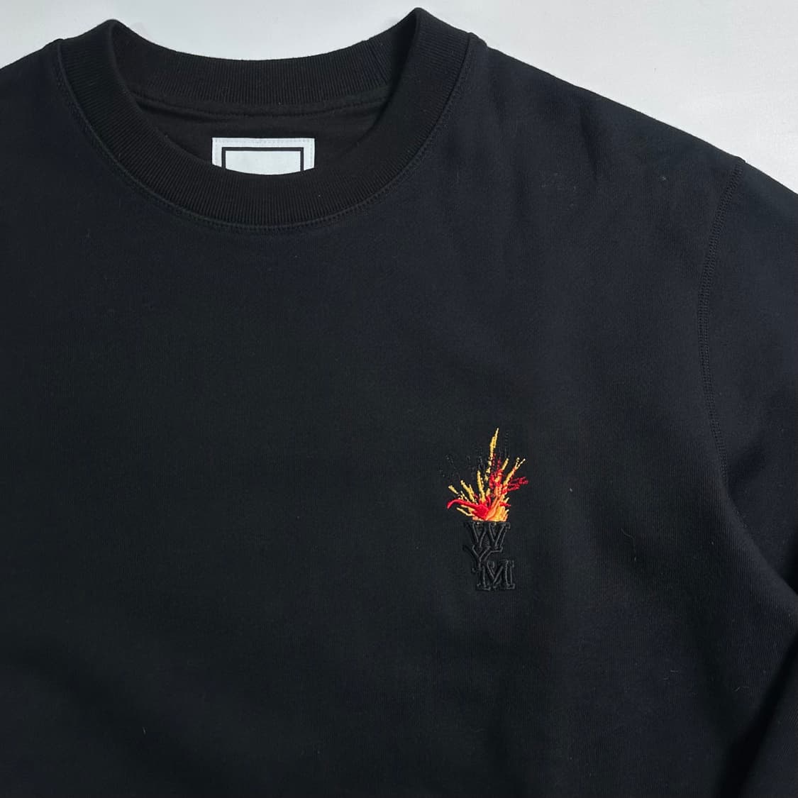 우영미 볼케이노 블랙 맨투맨   상품이미지4