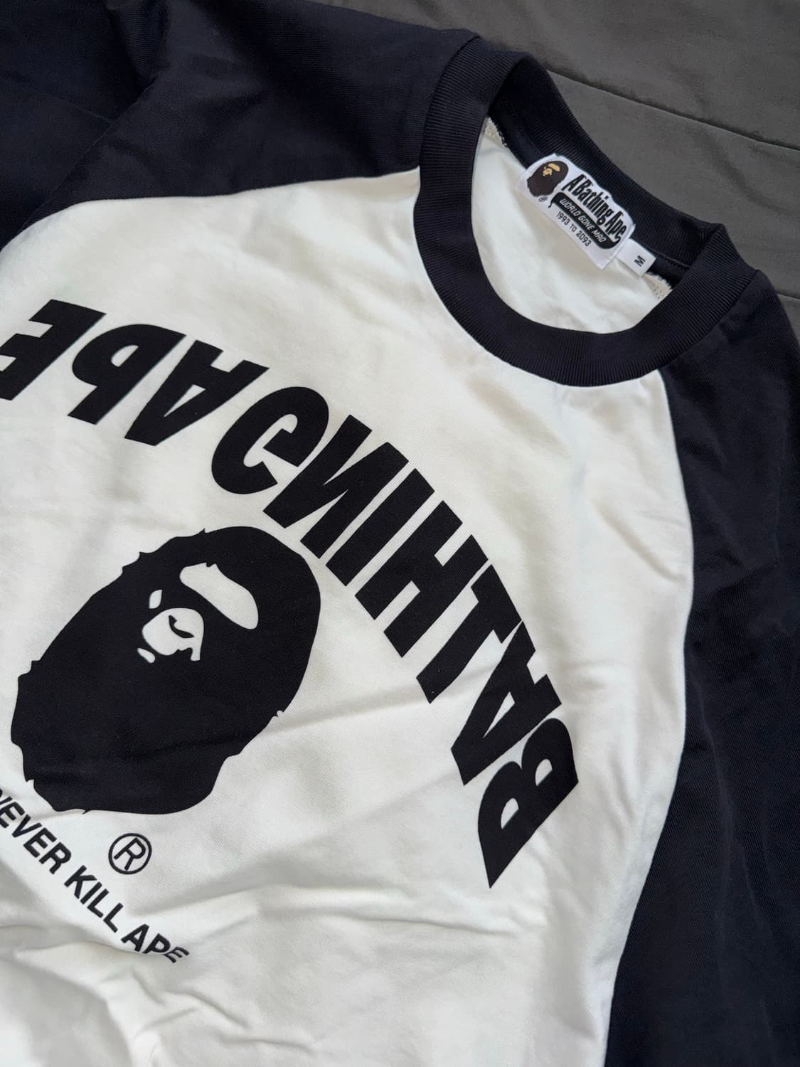 베이프 컬리지 래글런 레귤러 핏 롱슬리브 티셔츠 화이트 상품이미지3