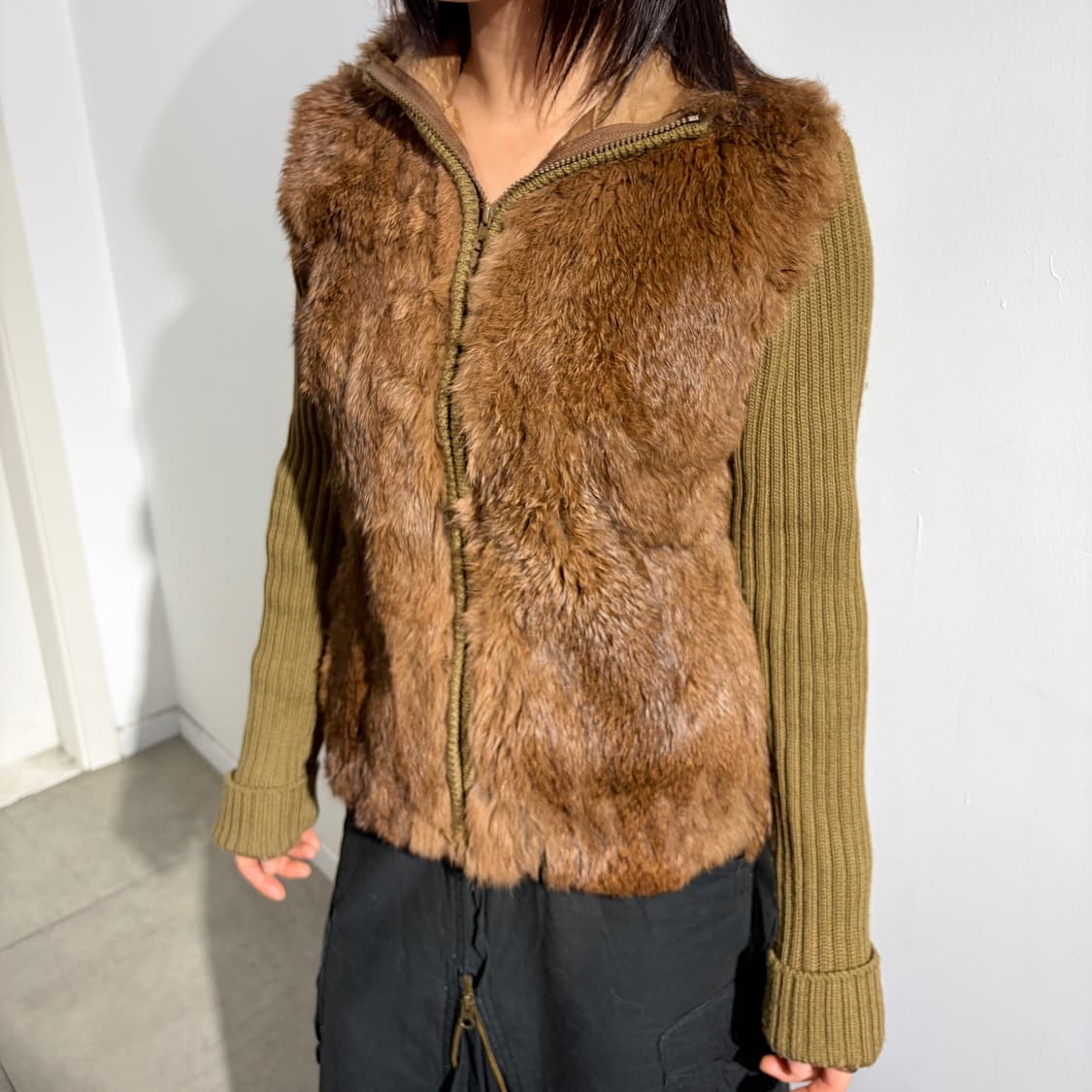 Saucy 브라운 래빗퍼 니트 자켓  상품이미지4