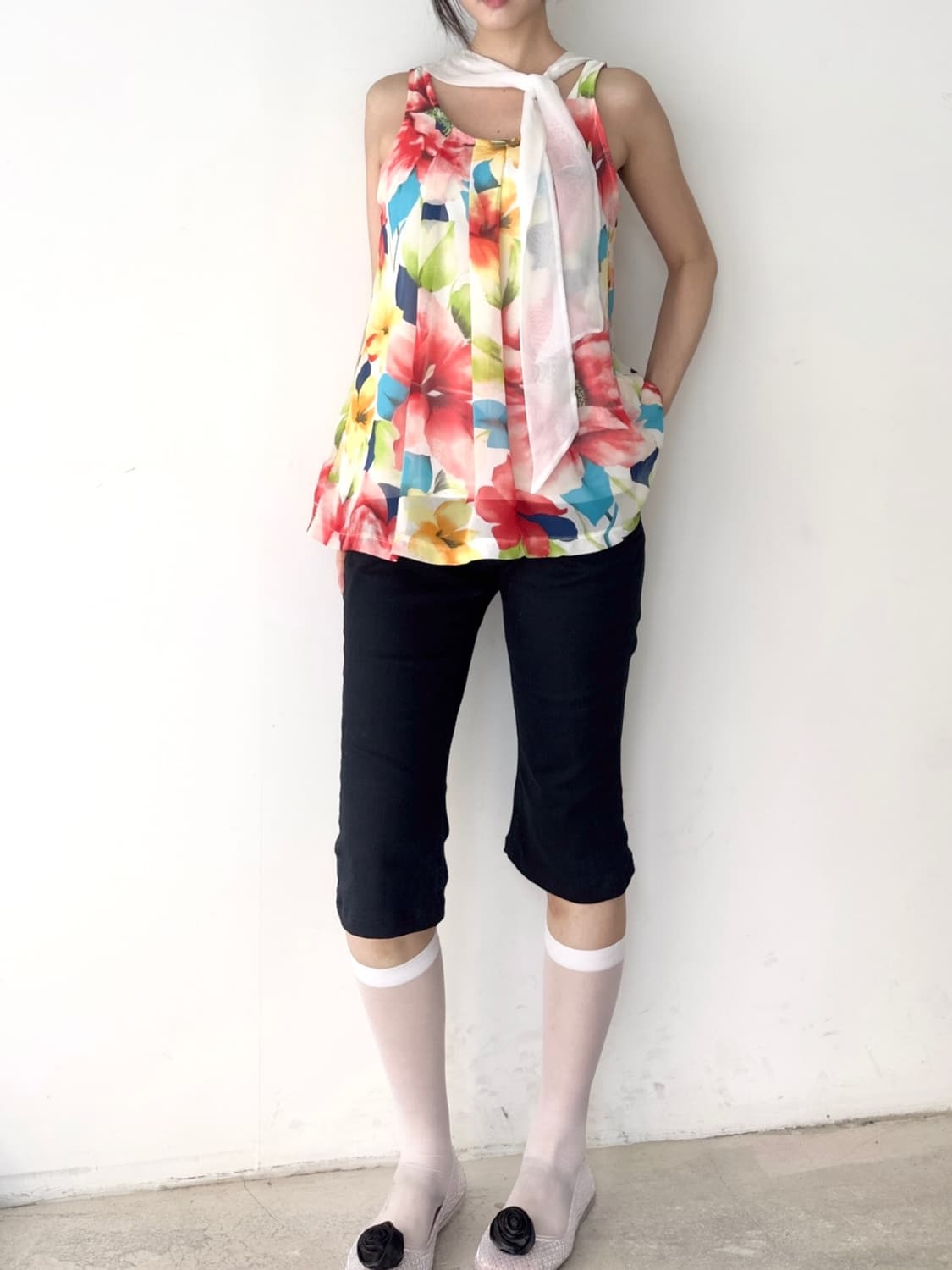 Shoulder drape floral sleeveless blouse 상품이미지5