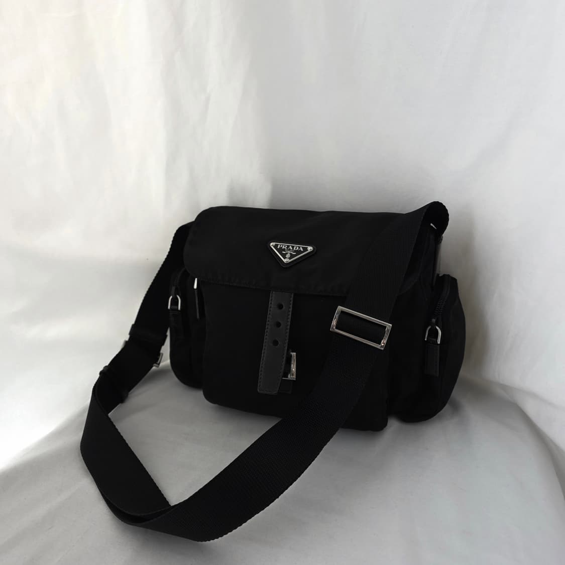 [정품 PRADA] 프라다 사이드 투포켓 나일론 크로스백 남녀공용 상품이미지10