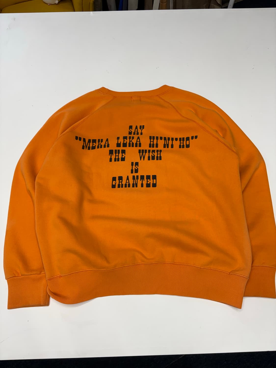 에이프 00s 마일로 오렌 스웻셔츠 상품이미지5