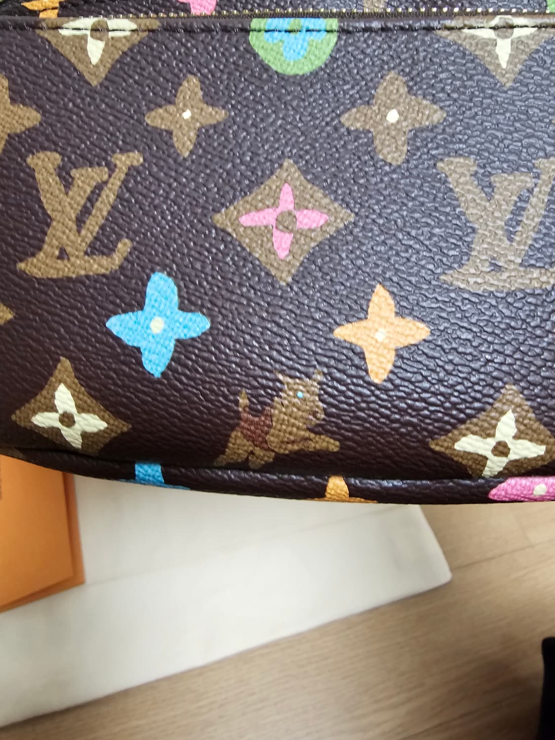 루이비통 타일러x퍼렐 강아지 초콜릿 러쉬 범백 토트백 상품이미지10