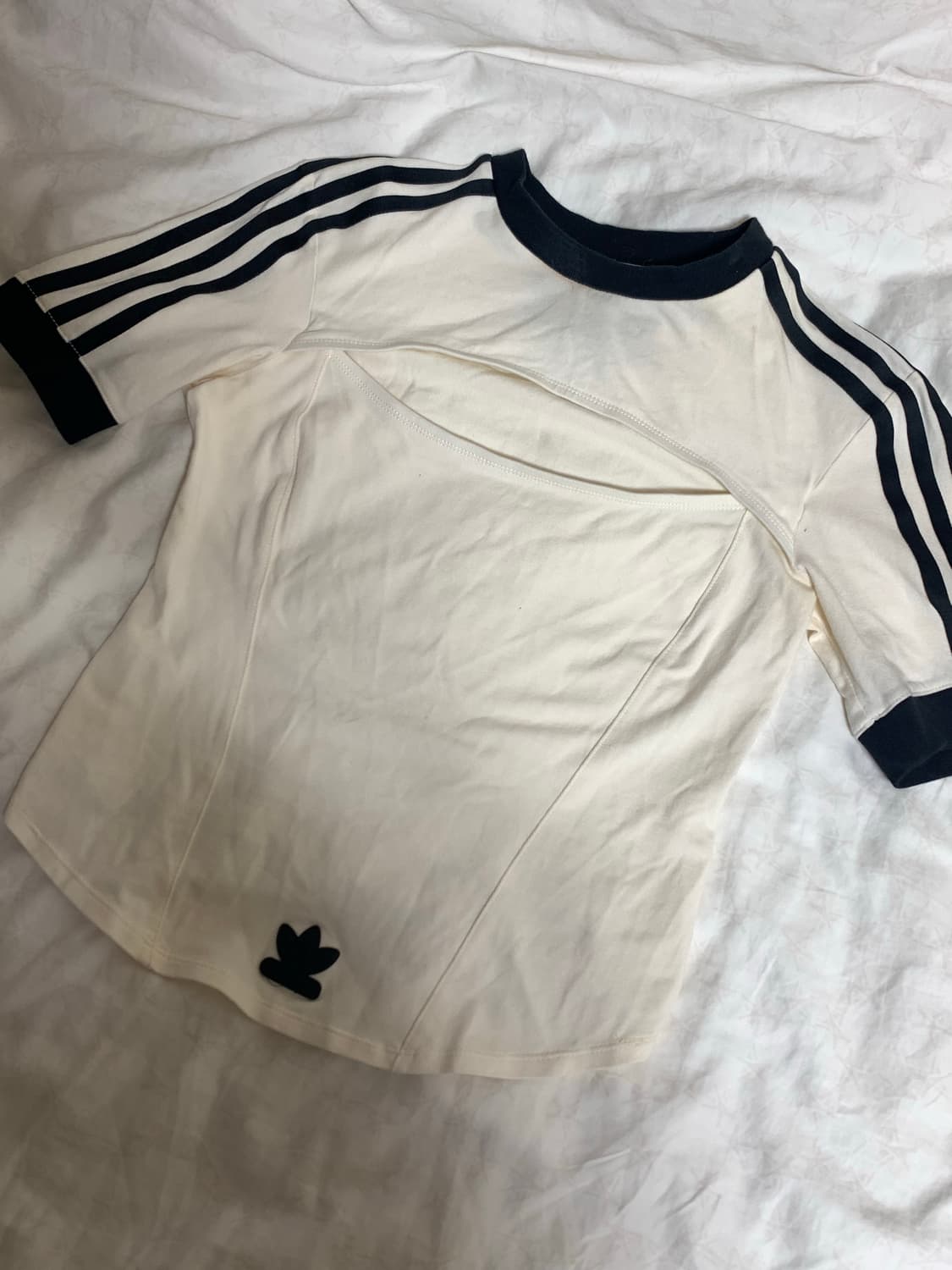 블핑지수착용 아디다스  컷아웃 탑  상품이미지1