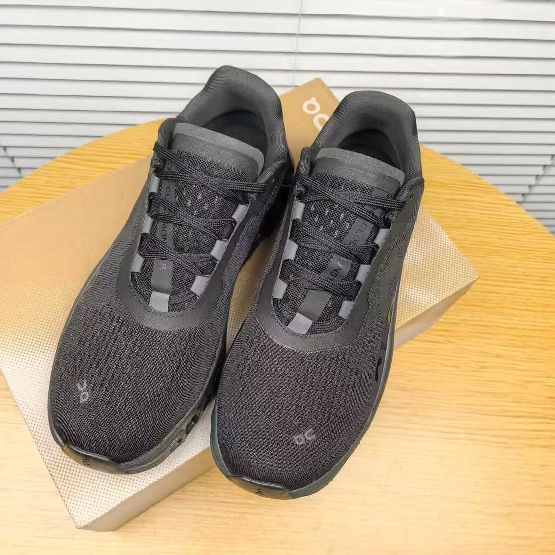 온 러닝 클라우드몬스터 올 블랙 275mm 상품이미지2