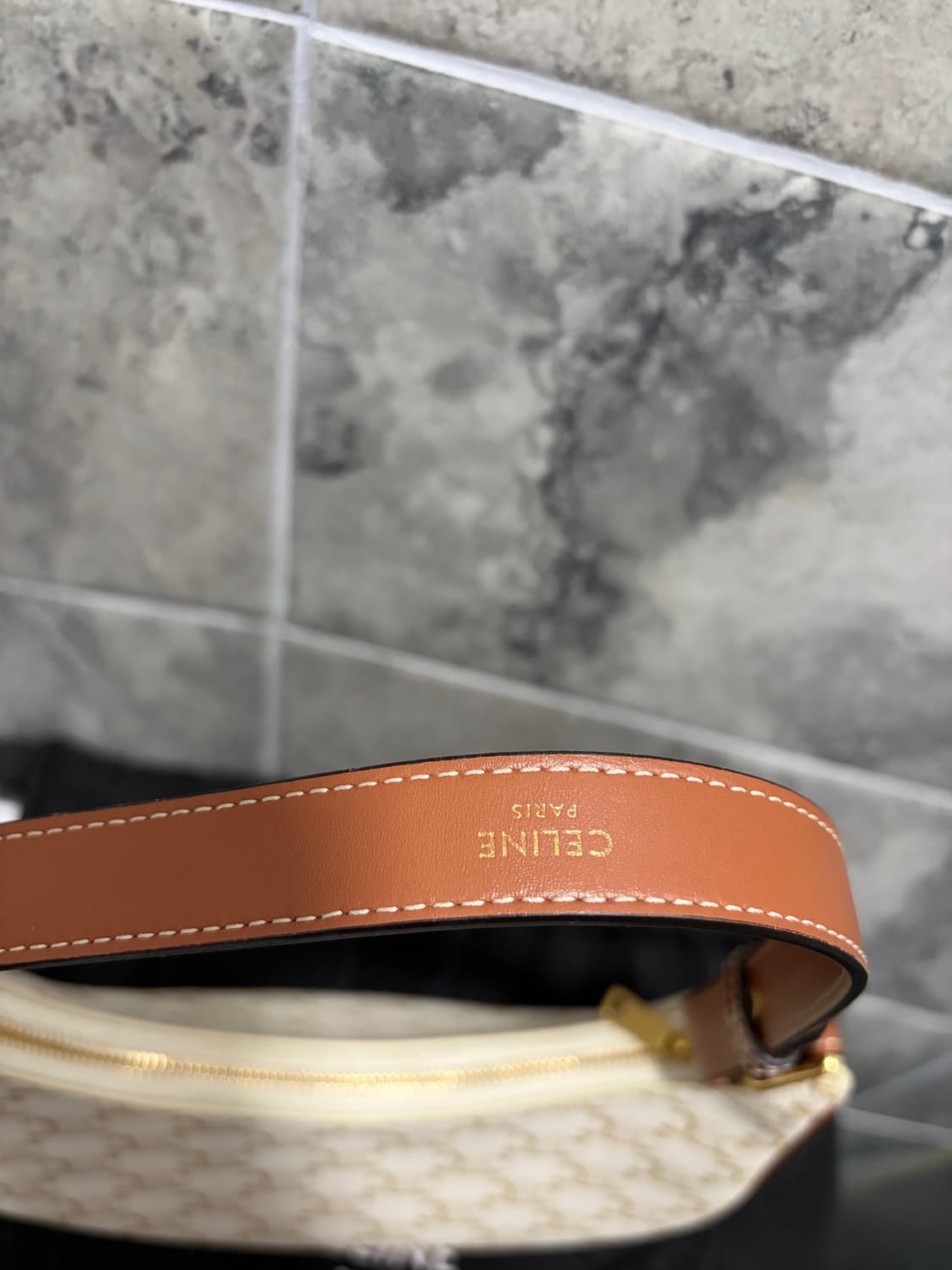 [A+ 정품]  셀린느 아바백 미디움 화이트 상품이미지2