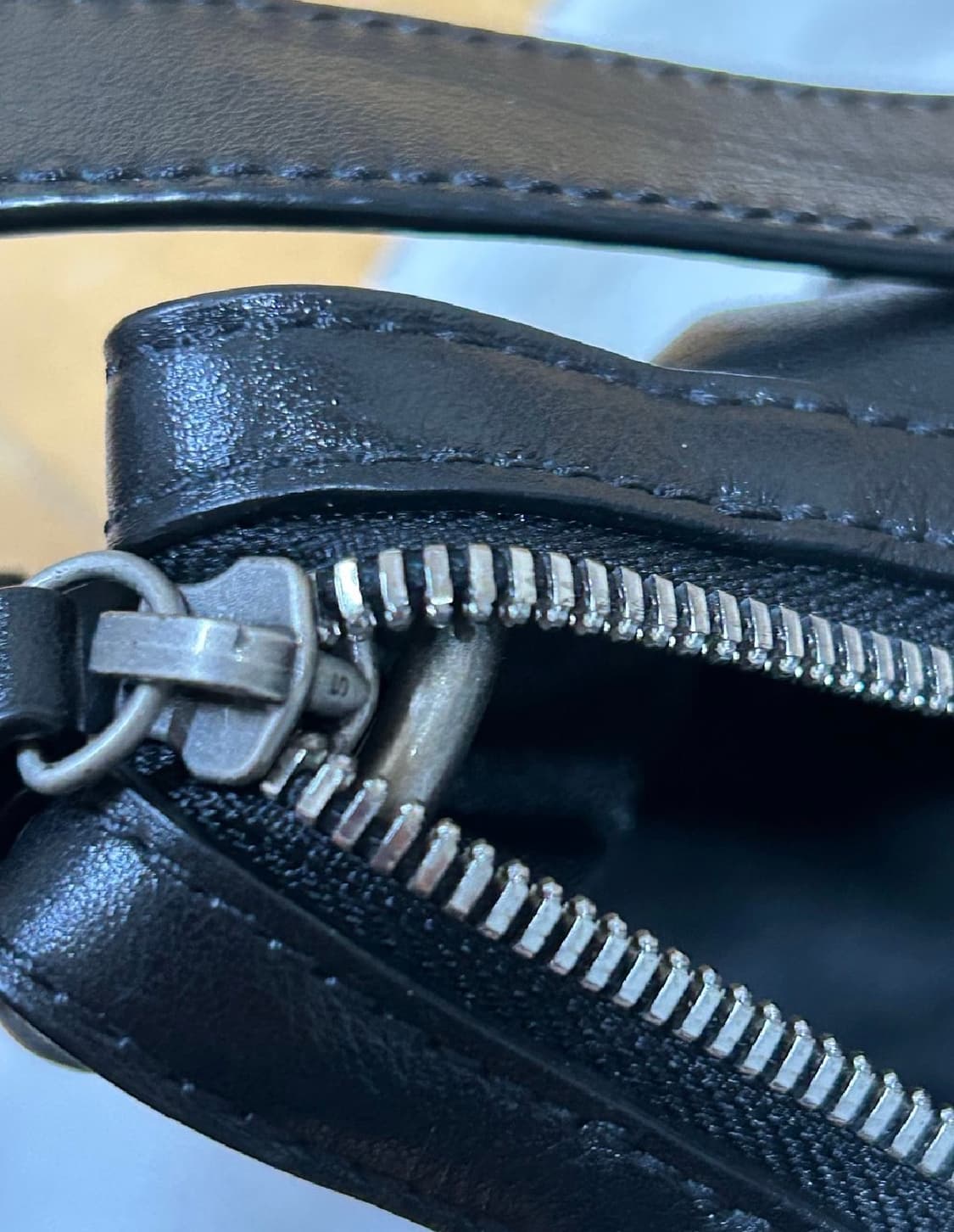 마지셔우드 아웃포켓 미니 호보백 블랙 색상 상품이미지9