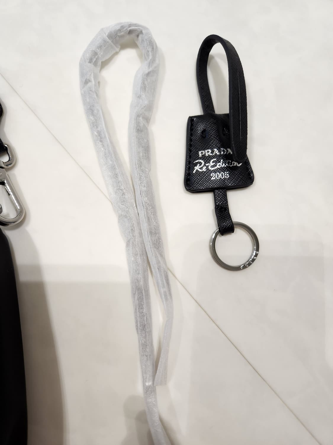 프라다 2005 리에디션 나일론 테수토 크로스백 호보백 블랙 여행용 미니 상품이미지5