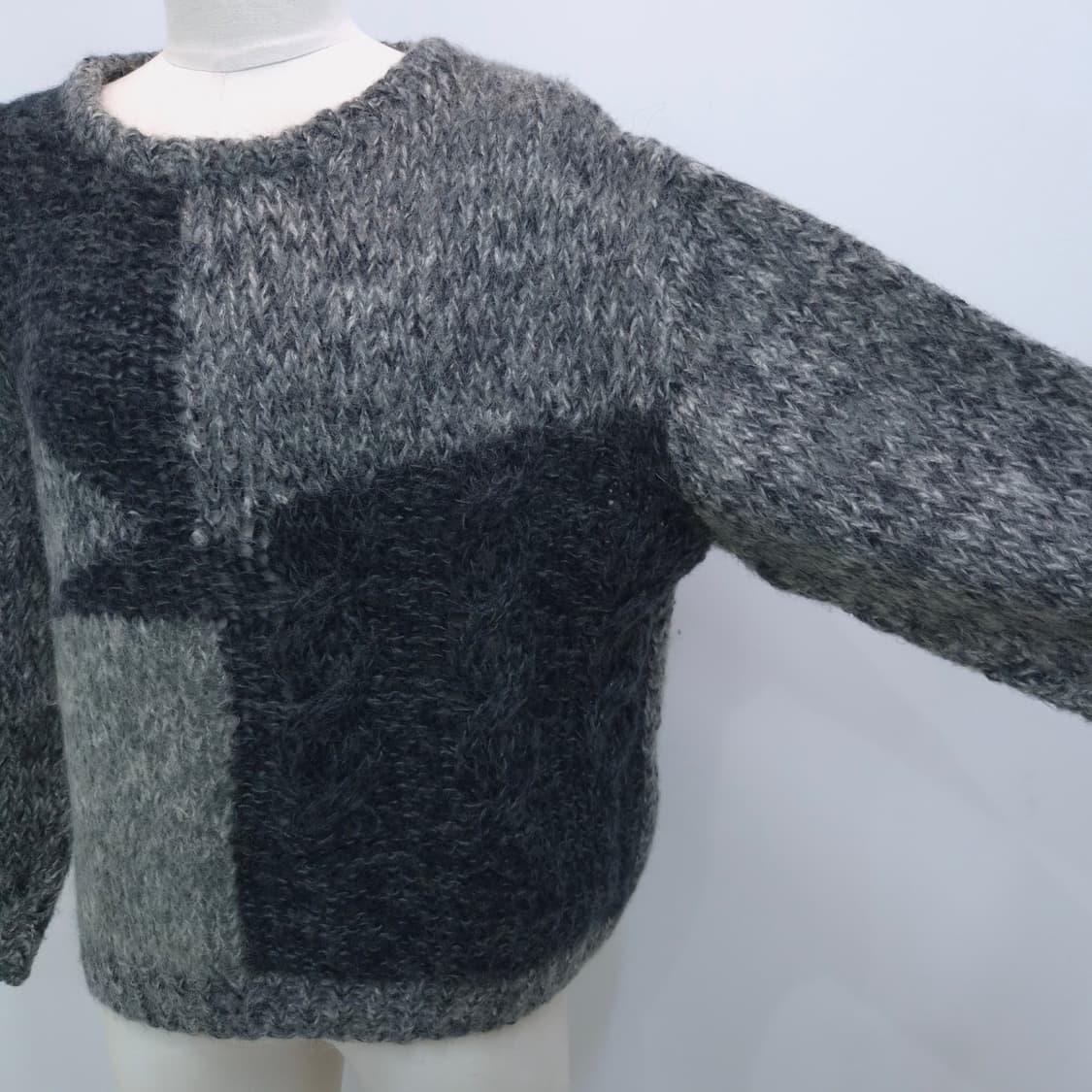 울혼방 모헤어 그레이 배색 니트 상품이미지3