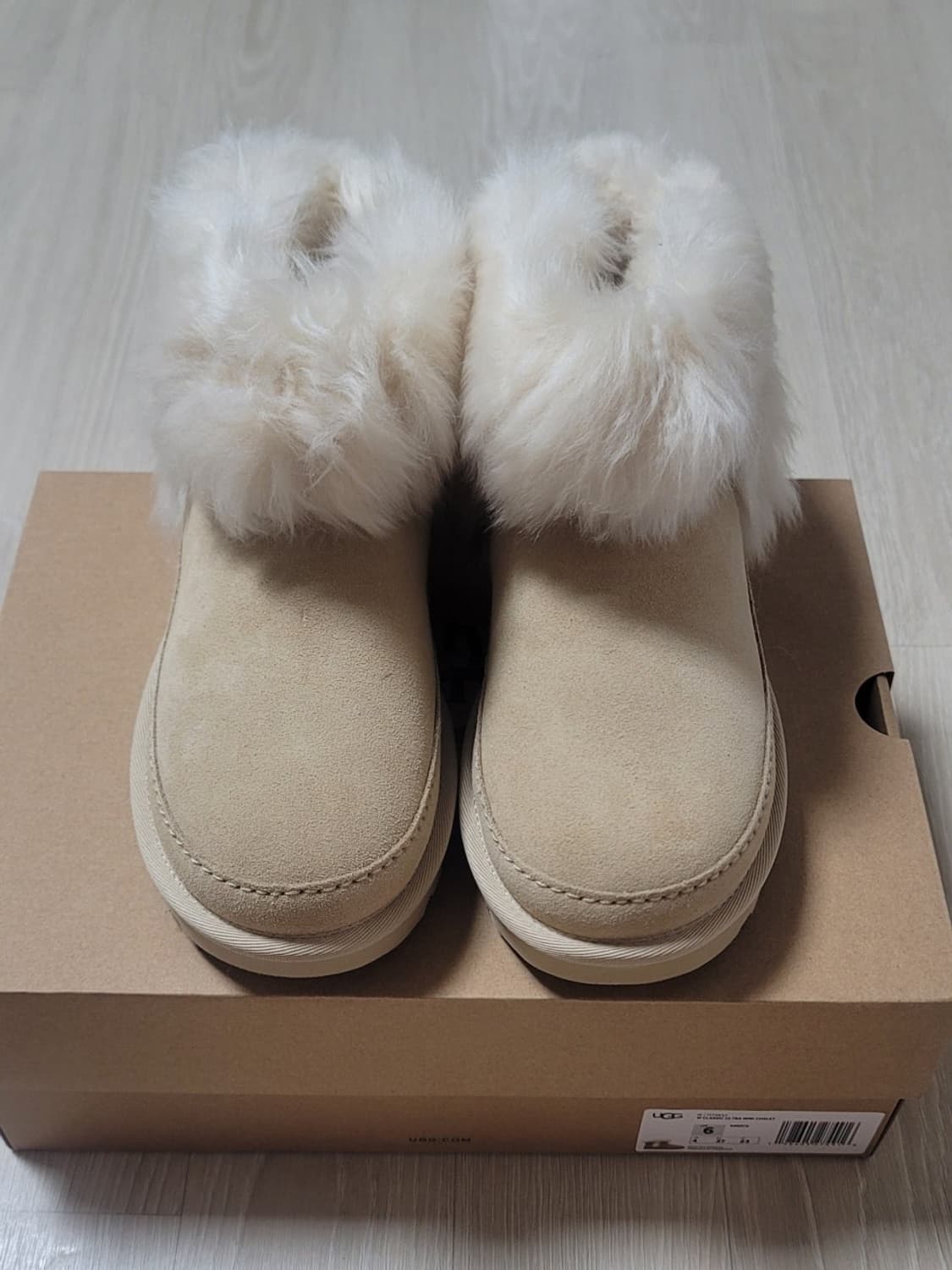 어그 25fw 신상 클래식 울트라 미니 샬레 상품이미지1