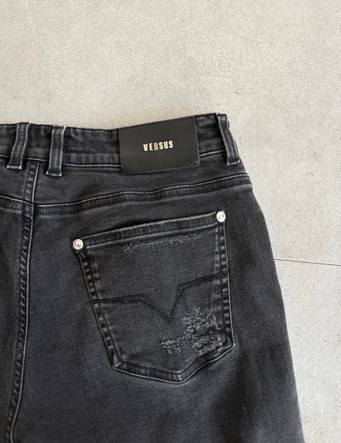 베르사체 베르수스 블랙 셔링 디스트로이드진 상품이미지4