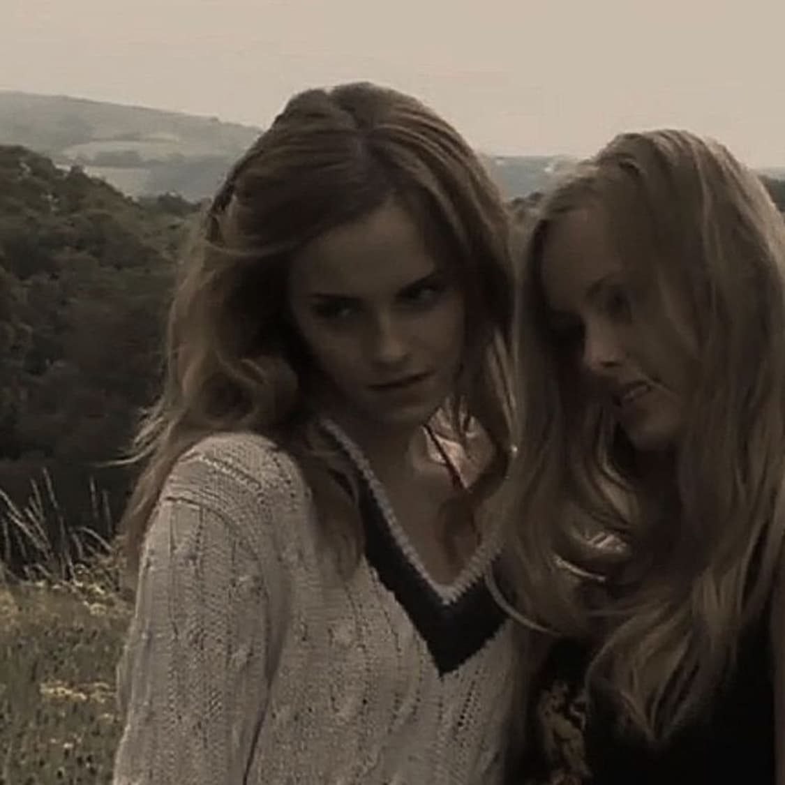 미쏘 핀터깔 다운타운걸 브이넥 니트 M 상품이미지1