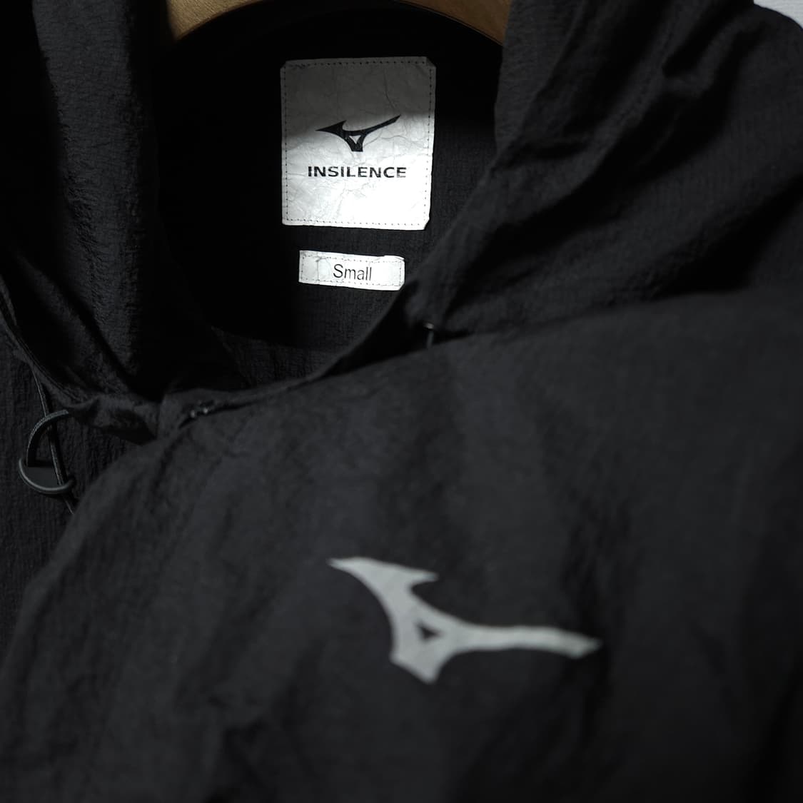 미즈노 인사일런스 라이트웨이트 블랙 후드 바람막이 상품이미지3