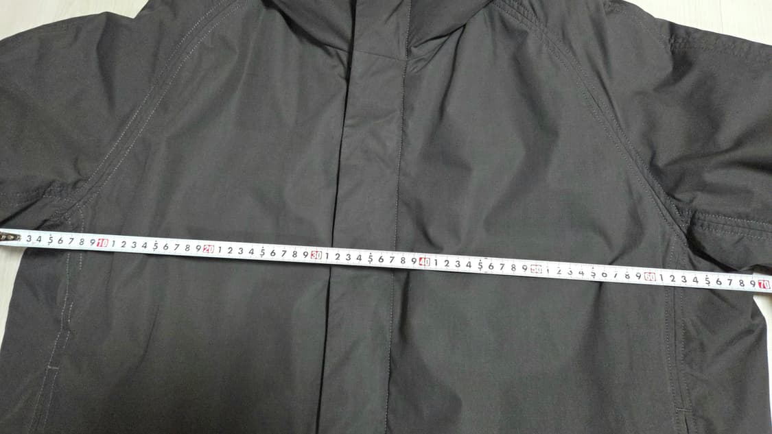 (착샷) 유니클로 U 퍼프테크 볼륨파카 르메르 상품이미지7