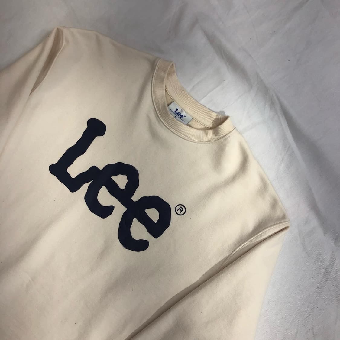 Lee 라이트 베이지 맨투맨  상품이미지3