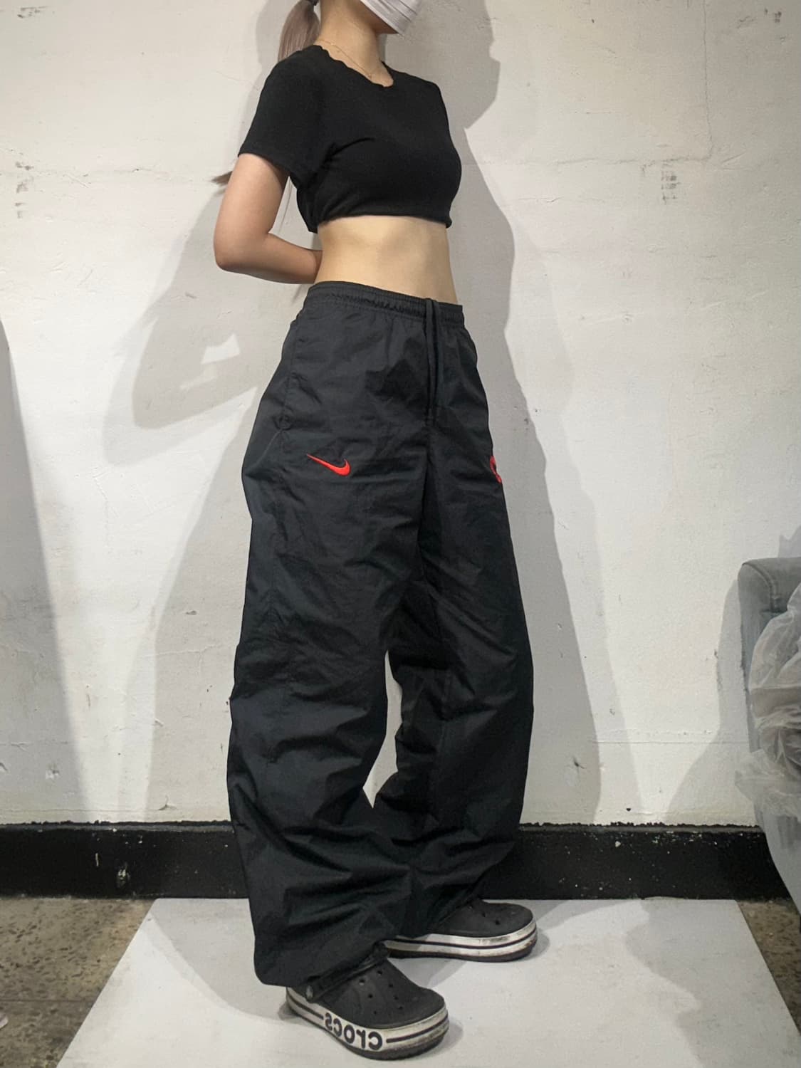 나이키 블랙 레드 로고 와이드 트랙 팬츠 L 상품이미지1
