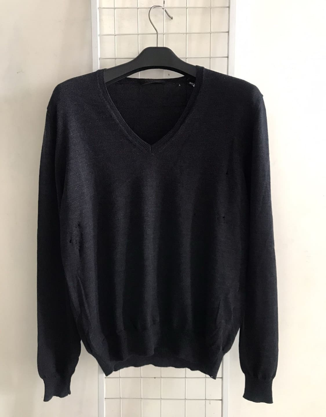Prada distressed vneck wool knit 상품이미지1