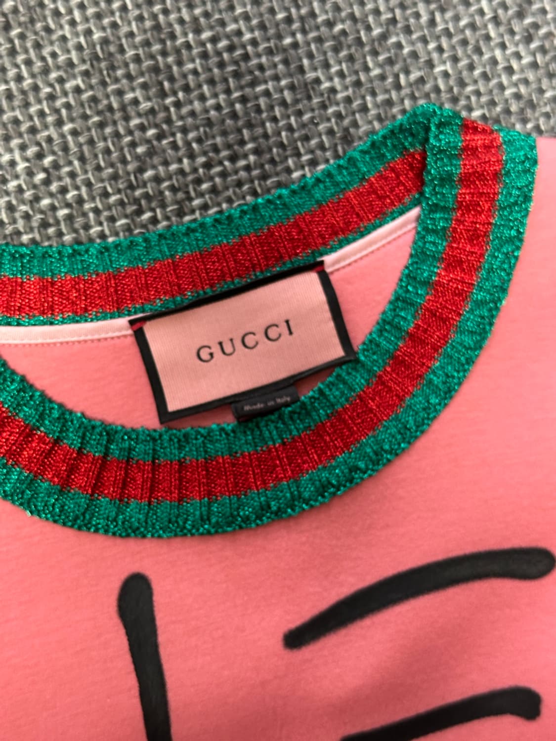 구찌 네오프렌 레터링 맨투맨 상품이미지3