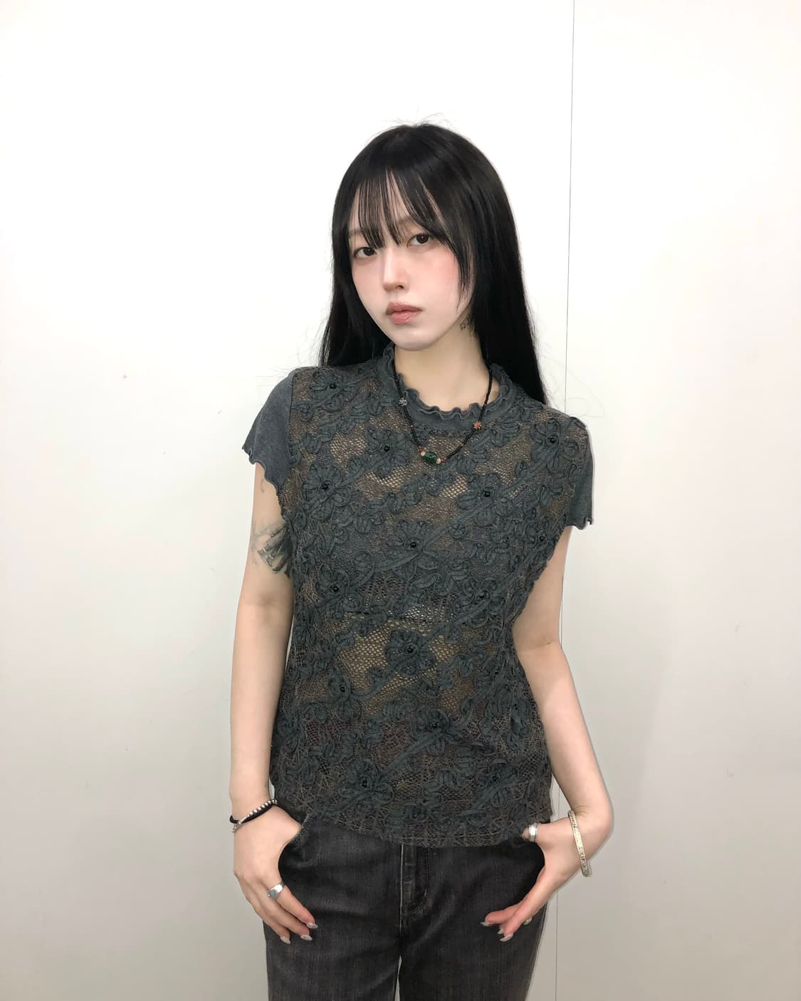 그레이 플라워 시스루 탑 상품이미지1