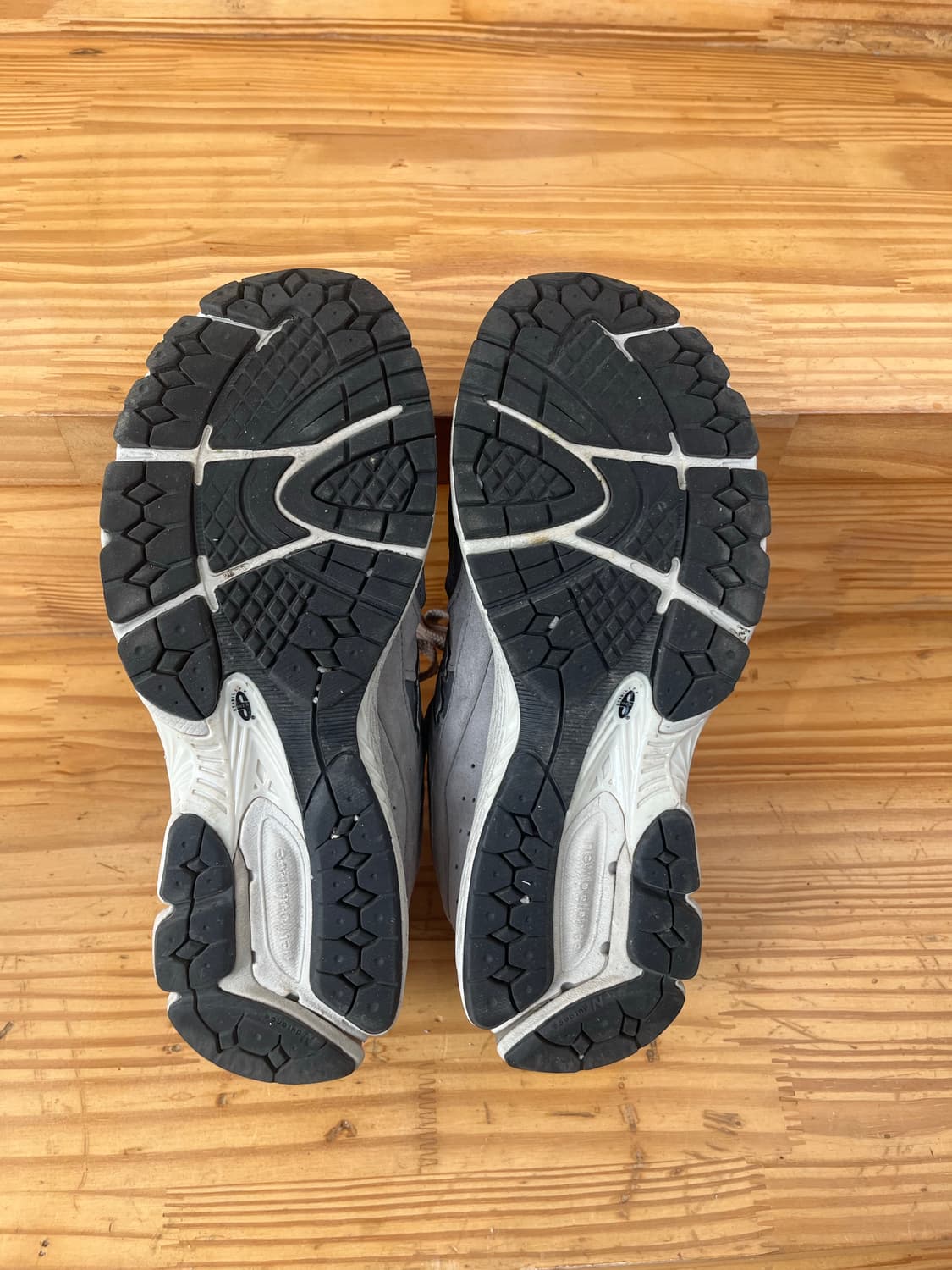 뉴발란스 2002R 그레이 스니커즈 상품이미지4