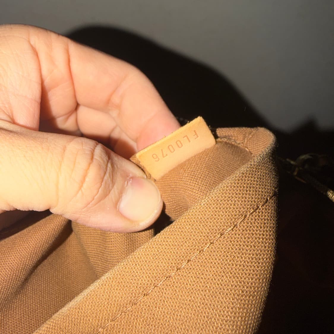 루이비통 모노그램 락킷 버티칼 토트 상품이미지9