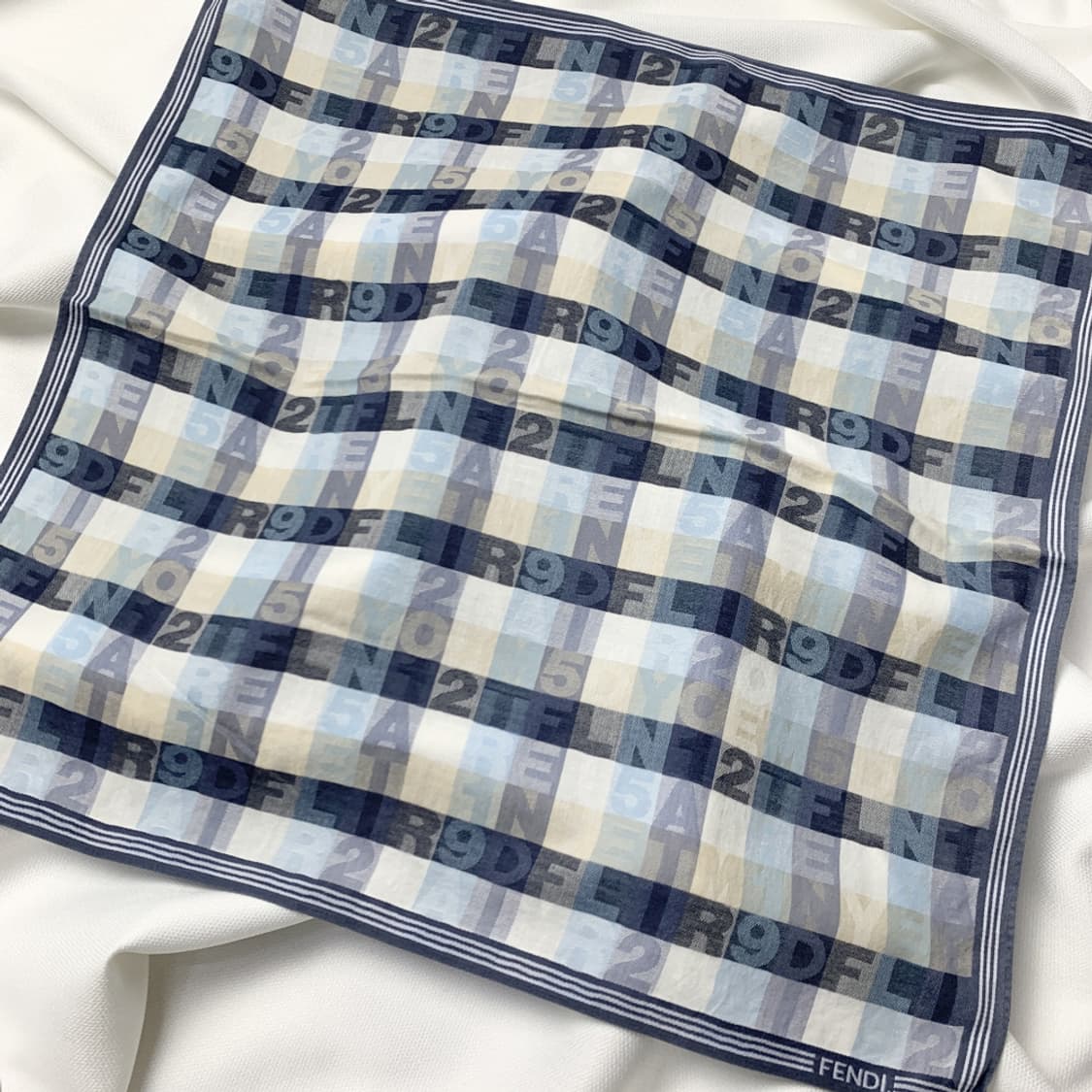 [정품] Fendi 펜디 체크패턴 빈티지 쁘띠스카프 손수건 상품이미지1