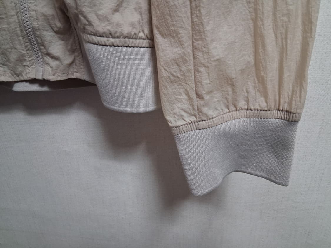  게스 베이지 바람막이점퍼 L
원산지 중국제 상품이미지5