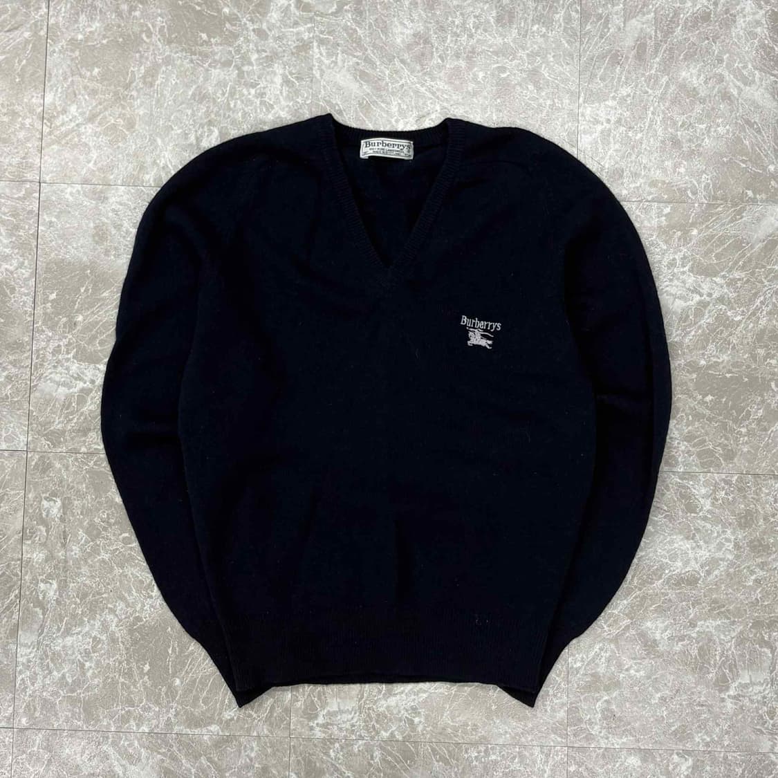 버버리 핀터깔 램스울 네이비 브이넥 니트 상품이미지2