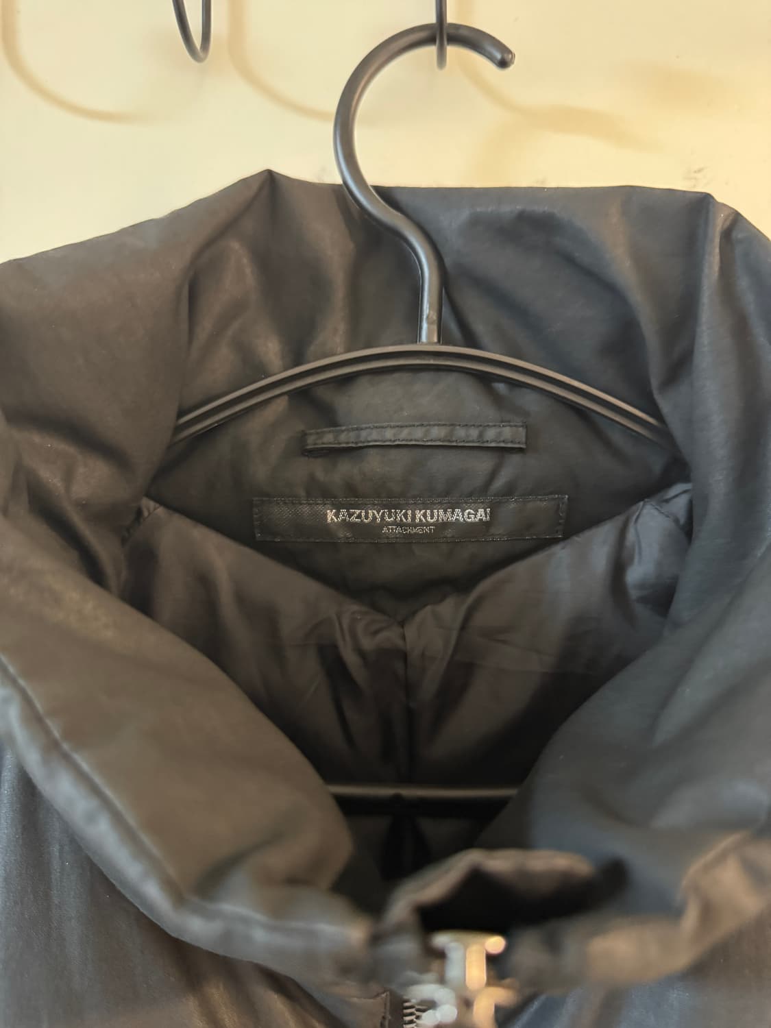 카즈유키쿠마가이 절개 패딩 자켓 상품이미지3