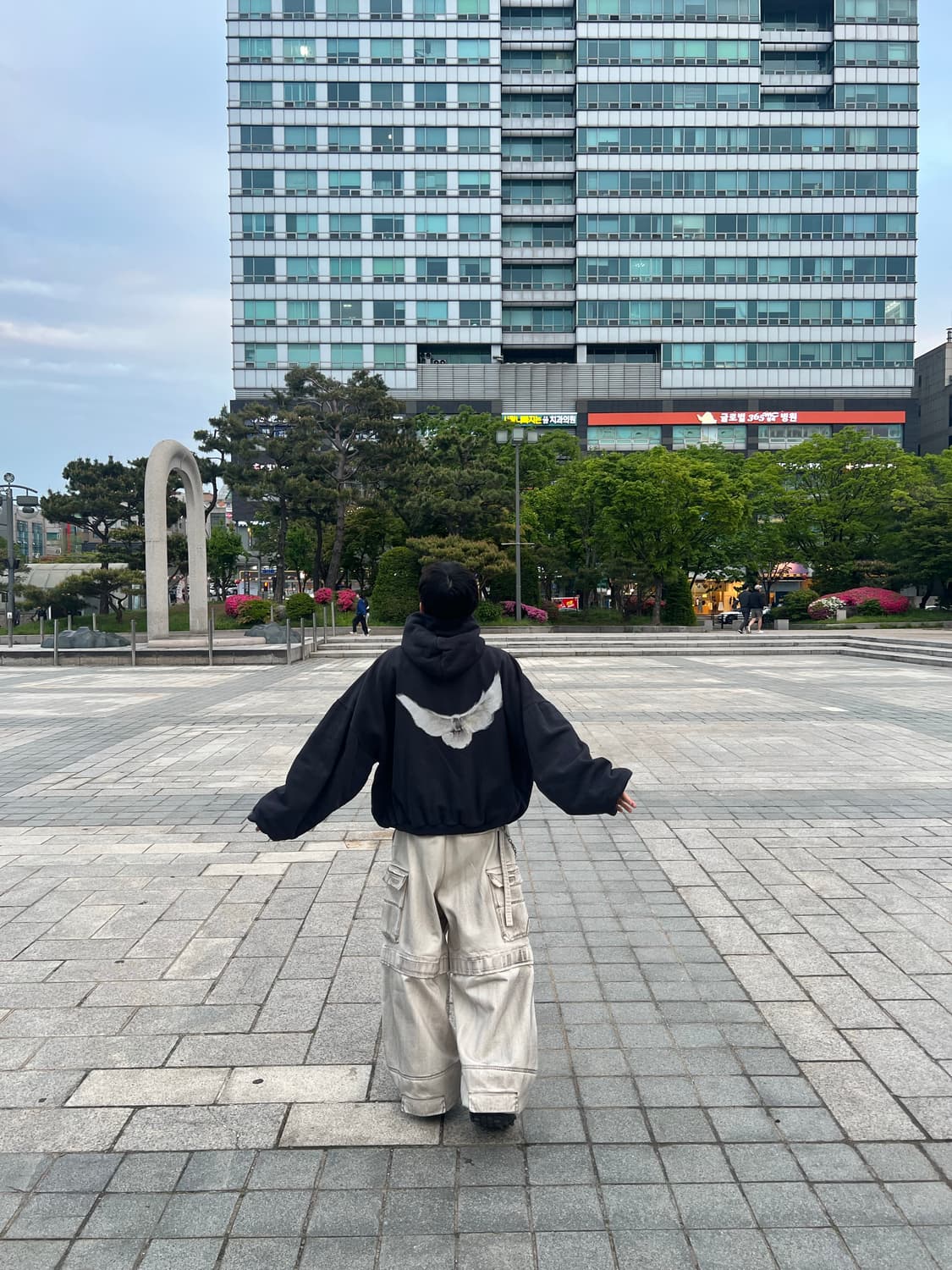 이지갭 발렌시아가 도브 후드 블랙 상품이미지3